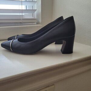 AGL NAVY PUMP    SIZE 7.5